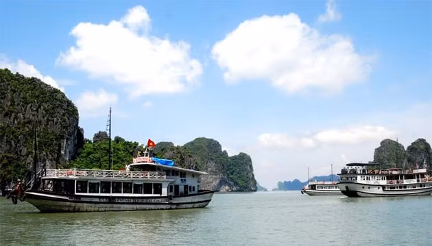 Du lịch là nguồn tăng trưởng quan trọng của tỉnh Quảng Ninh.