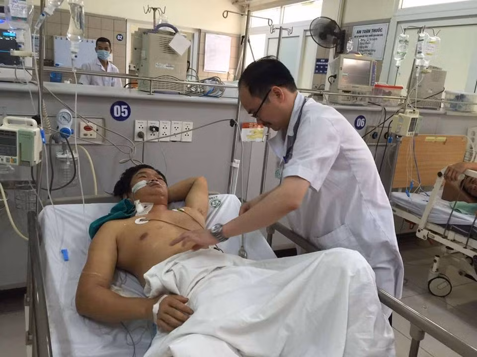 Anh Chu Văn V. vẫn còn tổn thương gan nặng sau khi được điều trị tích cực vì ngộ độc nấm.