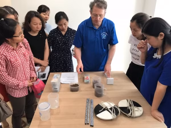 Chuyên gia sẻ kinh nghiệm trong nghiên cứu, giảng dạy thiên văn học và vật lý thiên văn.