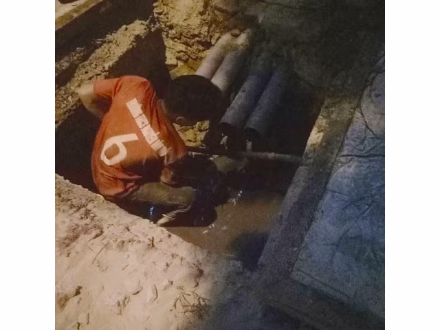Lực lượng chức năng phát hiện chủ đầu tư xả trộm nước thải ra môi trường.