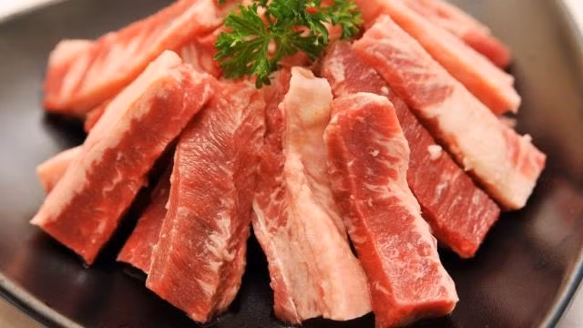 Nhiều người lo ngại chất lượng thịt bò nhập khẩu khi giá chỉ bằng 1/2 so với giá thịt bò trong nước.