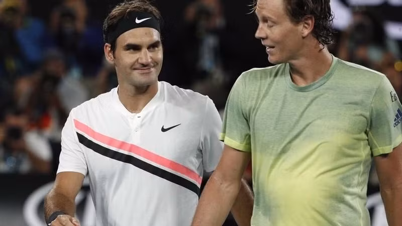 Roger Federer (trái) không gặp quá nhiều khó khăn trước Tomas Berdych. (Ảnh: Reuters) 