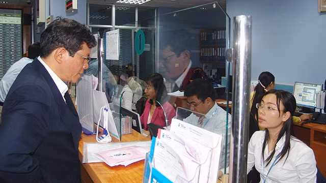 Nhiều NĐT bán ra cắt lỗ trong thời điểm Tết Nguyên đán đến gần. Ảnh: HẢI NAM
