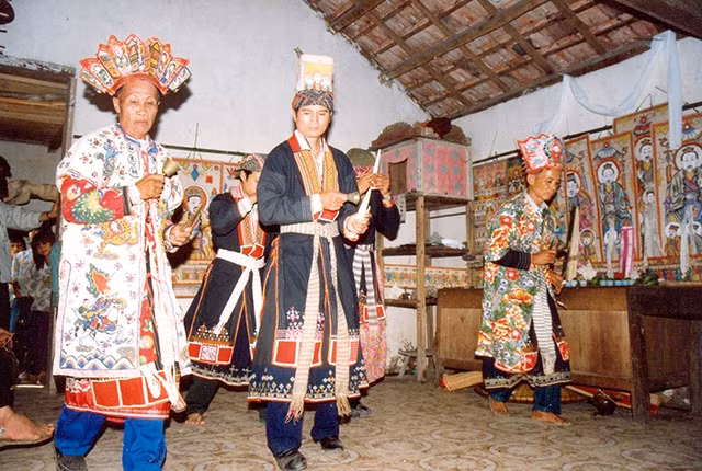 Một buổi lễ cấp sắc của người Dao ở huyện Hoành Bồ, Quảng Ninh.