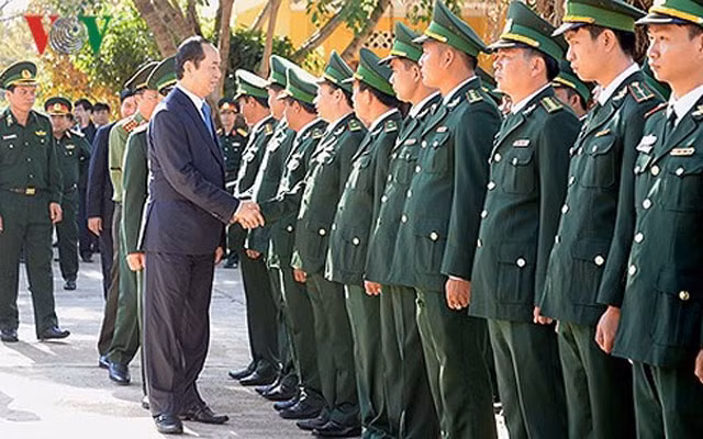 Chủ tịch nước Trần Đại Quang thăm Đồn Biên phòng Cửa khẩu quốc tế Lệ Thanh. (Ảnh: vov.vn)