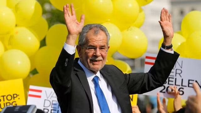 Ông Alexander Van der Bellen giành chiến thắng trong vòng hai cuộc bầu cử Tổng thống tại Áo. (Nguồn: l’express/reuters)