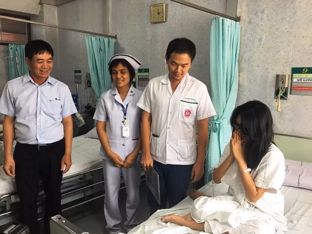 Đại sứ Nguyễn Hải Bằng đề nghị các y bác sĩ ưu tiên chữa trị các nạn nhân vụ hỏa hoạn.