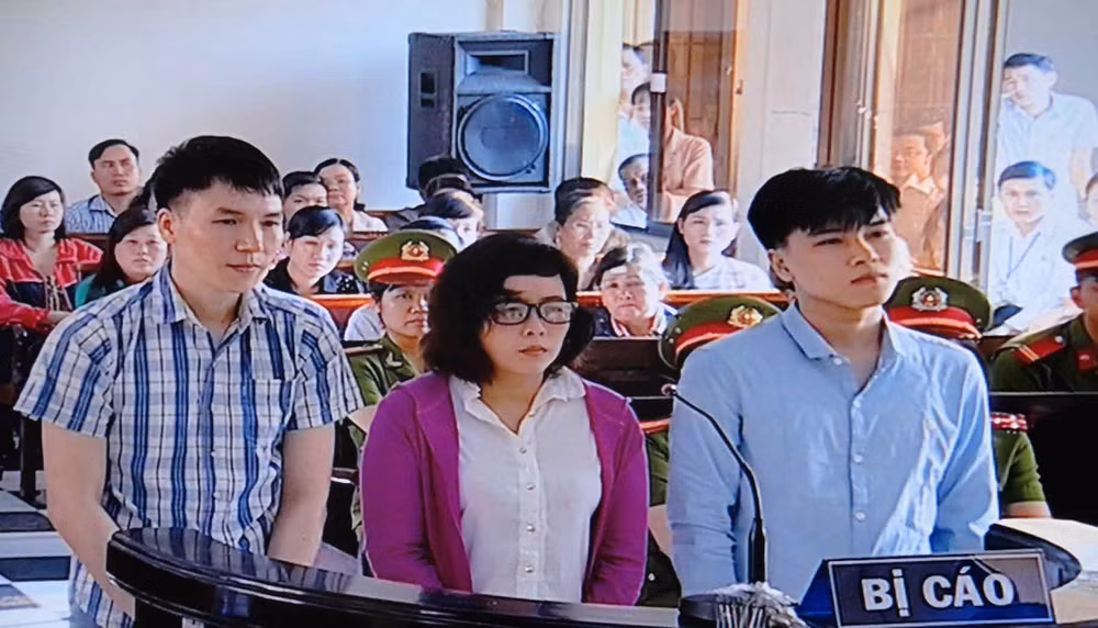 Các bị cáo tại phiên tòa.
