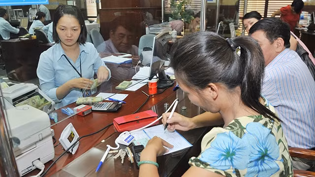 Giảm lãi suất cho vay là nhiệm vụ trọng tâm trong năm nay. Ảnh: HẢI ANH