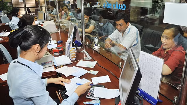 Các ngân hàng thương mại nhanh chóng nhập cuộc với tư duy phải tự đổi mới, đáp ứng yêu cầu ngày càng cao của khách hàng. Ảnh: NG.HẢI