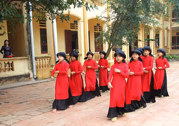 Buổi học ngoại khóa hát Xoan của học sinh Trường Tiểu học Kim Đức, thành phố Việt Trì.