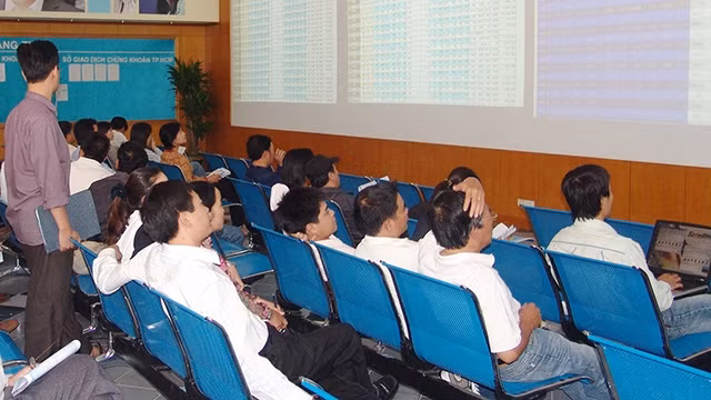 VN Index dập dình cả tuần khi chỉ tăng có hơn 2 điểm so tuần kề trước đó. Ảnh: NAM HẢI