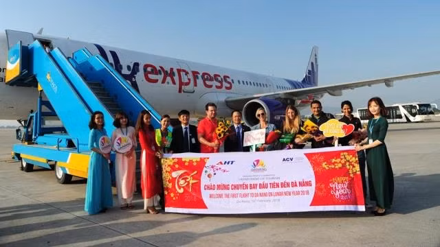 Đà Nẵng đón gần 200 du khách quốc tế đầu tiên xông đất sáng mồng Một Tết.