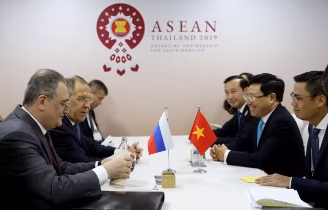 Phó Thủ tướng, Bộ trưởng Ngoại giao Phạm Bình Minh gặp Bộ trưởng Ngoại giao Nga, Sergei Lavrov.