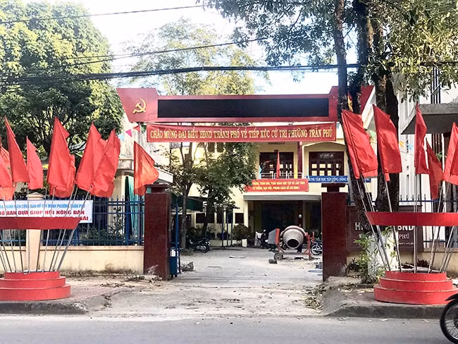 Trụ sở phường Trần Phú – một trong những phường "khuất tất" tiền chính sách tại TP Quảng Ngãi.