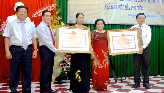 Nước mắm Phú Quốc được công nhận nghề truyền thống