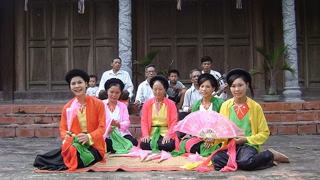 Câu lạc bộ hát chèo Trung Lập, xã Tri Trung (huyện Phú Xuyên, Hà Nội).
