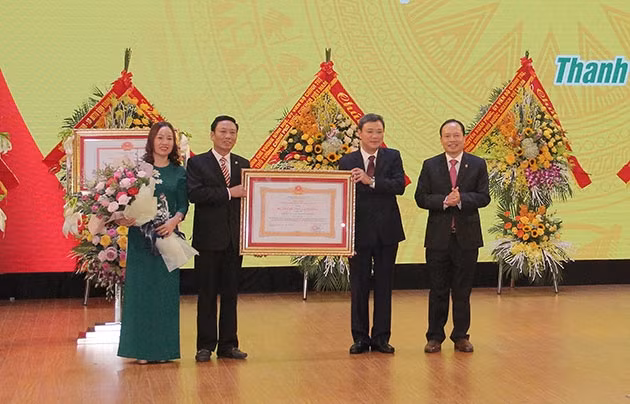 Thành phố Thanh Hóa đón Huân chương Lao động hạng Ba 