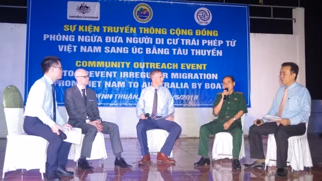 Các đại biểu tham gia giao lưu tại buổi truyền thông.