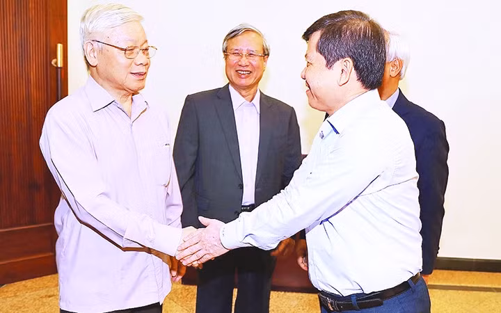 Tổng Bí thư, Chủ tịch nước Nguyễn Phú Trọng với các đồng chí Ban Chỉ đạo Trung ương về phòng, chống tham nhũng. Ảnh: TRÍ DŨNG (TTXVN)