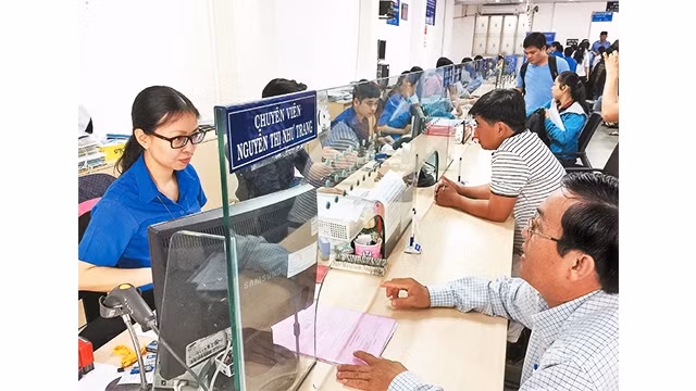 Làm thủ tục xin cấp phép thành lập doanh nghiệp tại Sở Kế hoạch và Đầu tư thành phố.