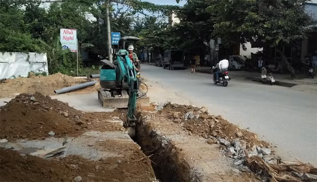 Tuyến phố tổ 11B, phường Sông Cầu, TP Bắc Cạn bị đào lên nhưng không được hoàn trả như hiện trạng ban đầu.