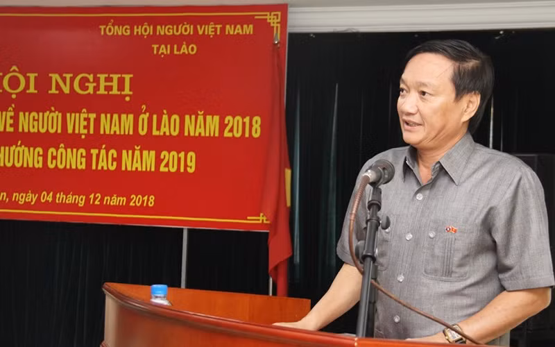 Đại sứ Việt Nam tại Lào Nguyễn Bá Hùng giải đáp các vấn đề liên quan đến chủ trương, chính sách đối với cộng đồng người Việt Nam tại Lào.