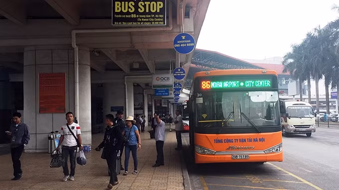 Xe buýt số 86 lộ trình từ Ga Hà Nội đến sân bay Nội Bài sau gần hai năm hoạt động được nhiều hành khách ưa chuộng.