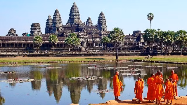 Khu di tích Angkor Wat của Campuchia là điểm du lịch hấp dẫn đối với du khách quốc tế. (Ảnh: The Indian Express)
