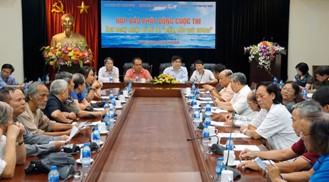 Toàn cảnh buổi họp báo phát động cuộc thi.