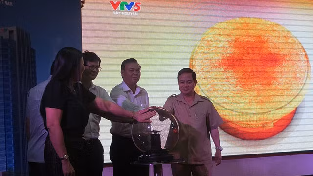 Lãnh đạo Ban chỉ đạo Tây Nguyên, VTV và các tỉnh Đác Lắc, Gia Lai bấm nút khởi động kênh VTV5 Tây Nguyên.