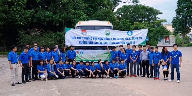 5 giờ 30 phút, đoàn đã khởi hành từ ĐH Nông Lâm. 