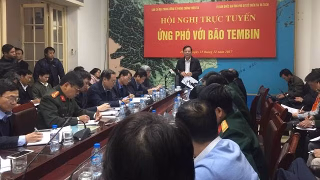Bộ trưởng NN-PTNT chủ trì Hội nghị triển khai ứng phó bão Tembin sáng 23-12.