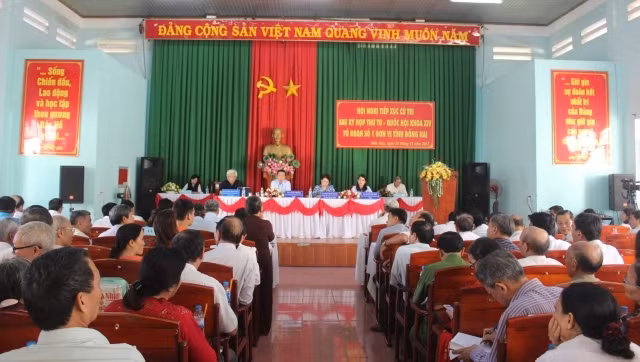 Quang cảnh buổi tiếp xúc cử tri tại TP Biên Hòa, tỉnh Đồng Nai.