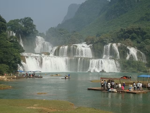 Cảnh tiên Bản Giốc 