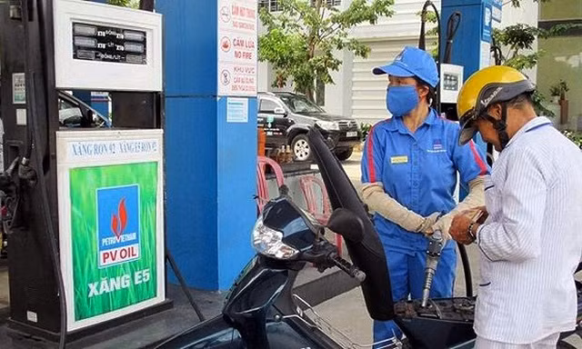  Ngày càng nhiều người dân Hà Nội lựa chọn sử dụng xăng sinh học E5 RON92.