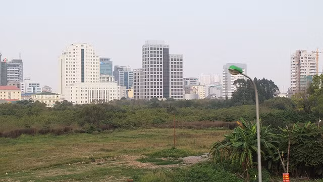 Nhiều dự án bị bỏ hoang đã lâu. Ảnh: LAM ANH