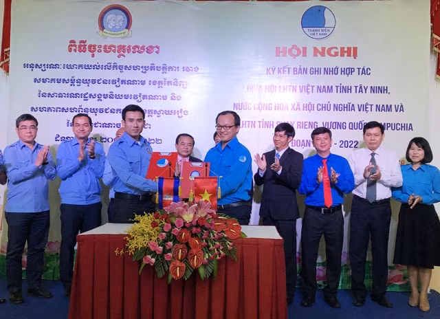 Thanh niên Tây Ninh và tỉnh Svay Rieng (Campuchia) ký thỏa thuận hợp tác