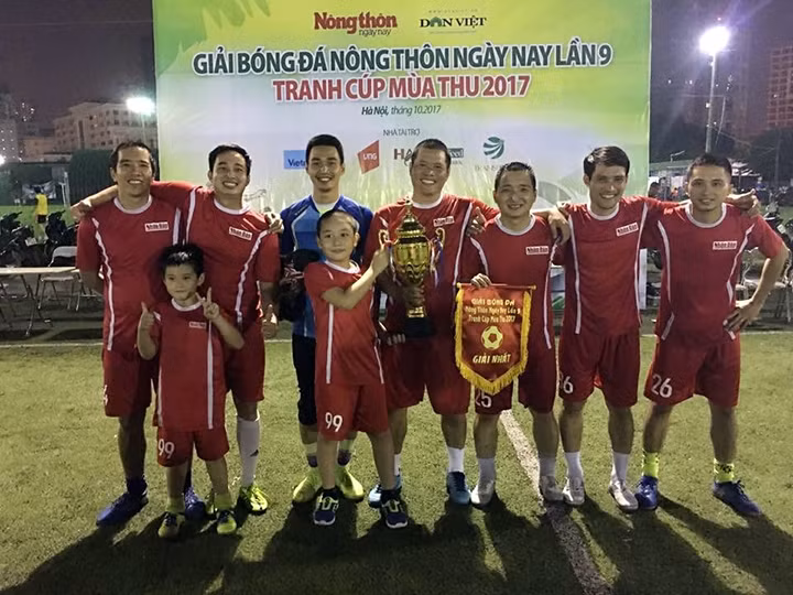 Báo Nhân Dân bảo vệ thành công danh hiệu vô địch Giải bóng đá Báo NTNN tranh Cúp Mùa thu 2017.