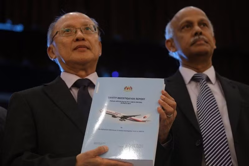 Ông Kok Soo Chon giới thiệu bản báo cáo trong cuộc họp báo tại Putrajaya, Malaysia, ngày 30-7. (Ảnh: Reuters)