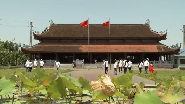 Buổi học ngoại khóa của học sinh trường TH An Mỹ Bình Lục ở đập Cát Tường 8.