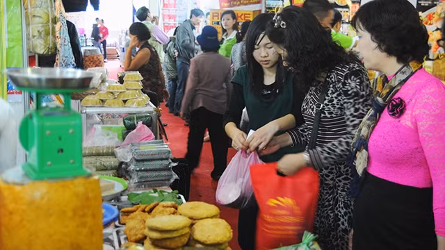 Hà Nội tăng cường kiểm tra các cơ sở sản xuất, kinh doanh giò chả
