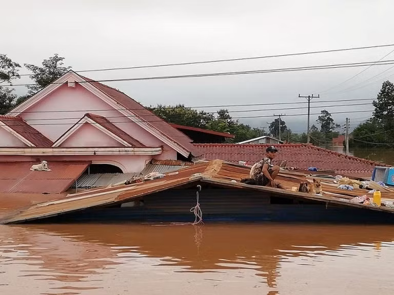 Đập thủy điện Xe Pian-Xe Nam Noy ở tỉnh Attapeu (Lào) bị vỡ gây lụt nghiêm trọng.(Nguồn: Attapeu Today)