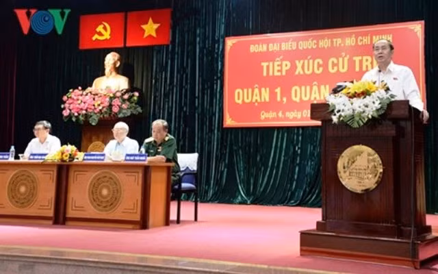 Chủ tịch nước Trần Đại Quang giải đáp các ý kiến, kiến nghị của cử tri. (Ảnh: vov.vn)