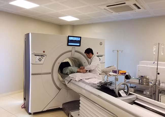 Bệnh viện Hữu nghị Việt Xô áp dụng kỹ thuật hiện đại chẩn đoán, điều trị cho người bệnh. Ảnh: HOÀI CHÂU