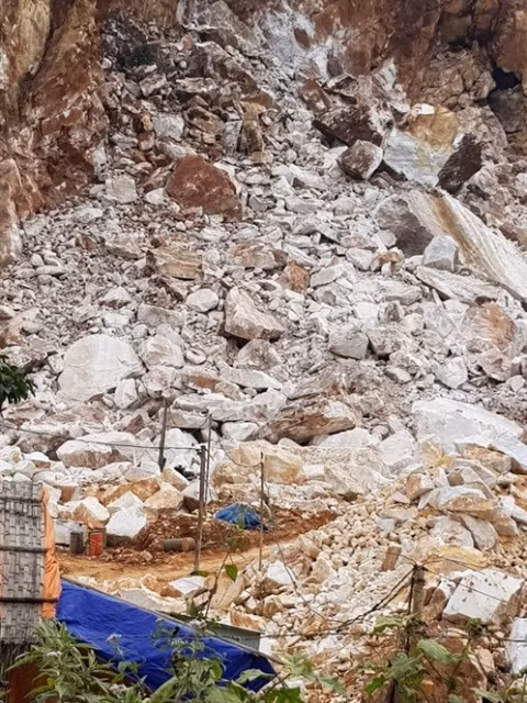 Hiện trường mỏ đá bị sập.