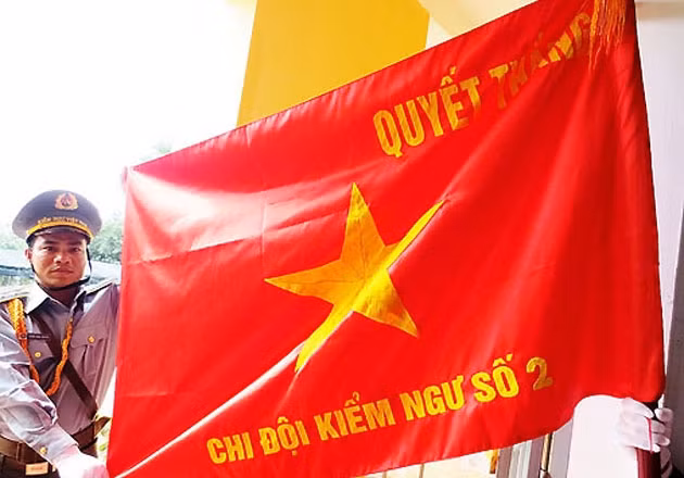 Lá cờ quyết thắng của Chi đội Kiểm ngư số 2. (Ảnh: Internet).