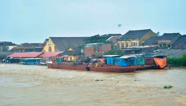 Nhiều ngôi nhà ở Hội An bị ngập sâu.