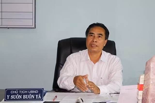 Chủ tịch UBND huyện Krông Pắc Y Suôn Byă bị Ban Thường vụ Tỉnh ủy Đác Lắc kỷ luật bằng hình thức khiển trách.