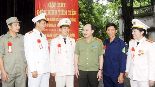 Các đại biểu tham dự buổi gặp mặt. Ảnh: TRẦN HẢI